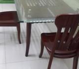 ডাইনিং টেবিল আর তিনটা চেয়াà¦