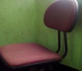 ২ টি প্লাস্টিকের চেয়ার ও একটি লোহাà¦